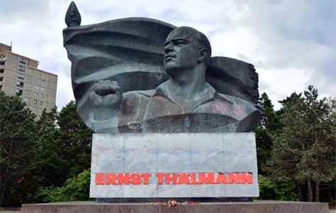 El monumento al activista comunista Ernst Thälmann, asesinado por los Nazis en el Campo
			de Concentración de Buchenwald en 1944