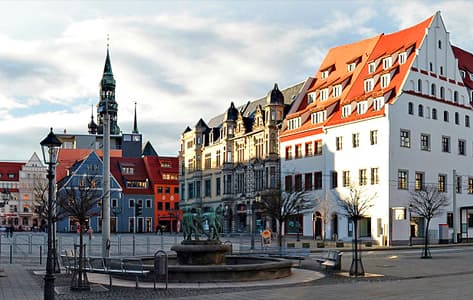 La bonita plaza del mercado principal en Zwickau, uno de los destinos de nuestro viaje organizado por
			la historia de la Alemania socialista