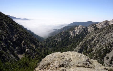 Los Montes de San Gabriel en el sur de California