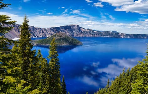 Hacemos un recorrido a pie por el precioso lago volcánico Crater Lake