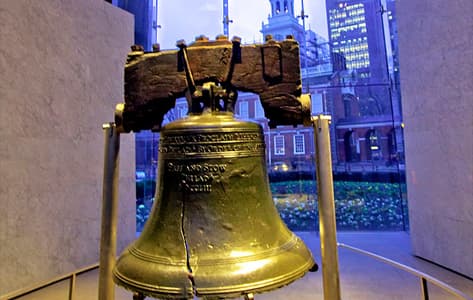 La Liberty Bell en Philadelphia, destino clave de nuestro viaje en ferrocarril por Estados Unidos